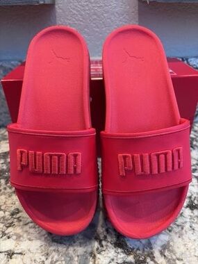 PUMA Shibusa Platform SLIDE Sandals
size 8 women 
color RED
NIB